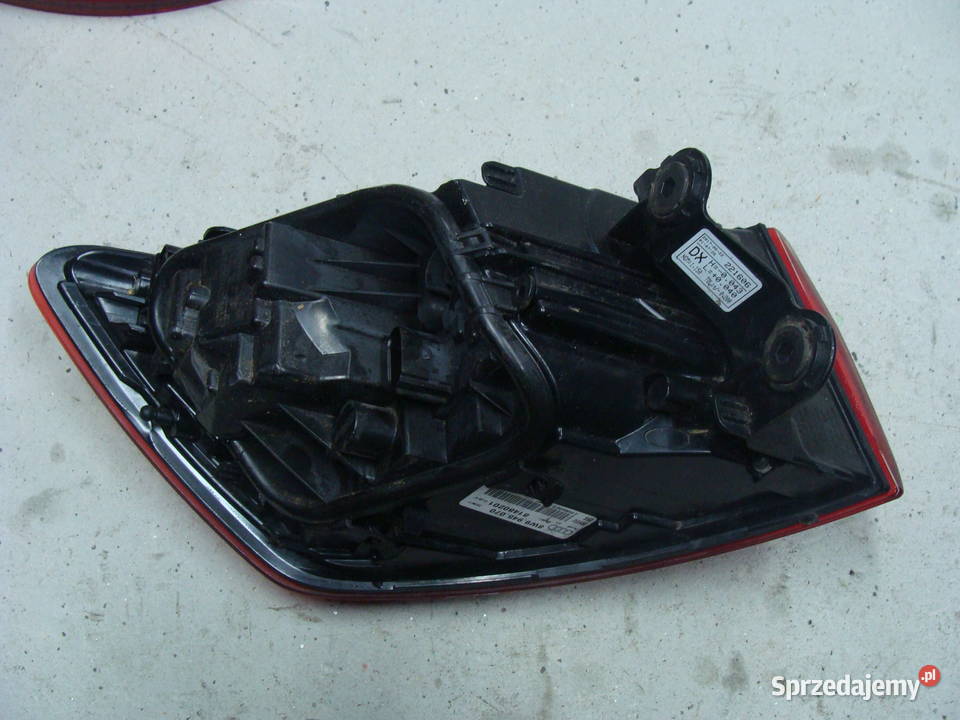 AUDI A4 B9 KOMBI LAMPA PRAWA TYŁ TYLNA 8W9945070 Oświetlenie