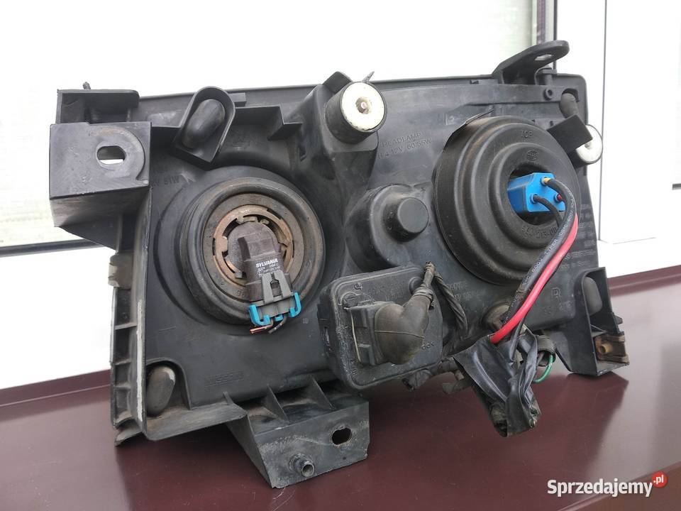 Nissan Terrano II 2 LIFT FL lampa przednia prawa Sieradz