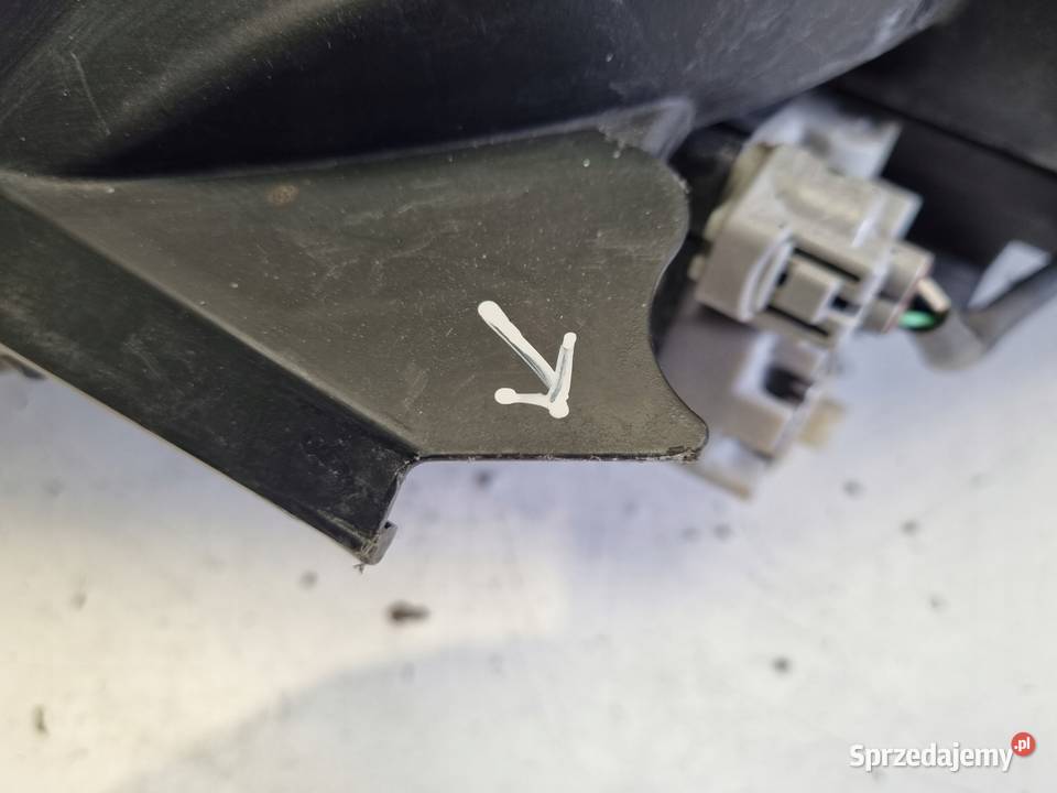 LAMPA PRAWA Lexus NX300H NX 300 NX200T 200 T