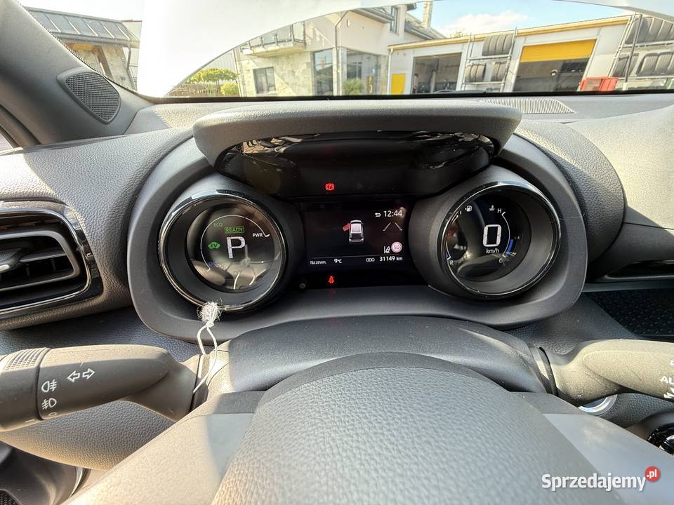 Toyota Yaris Hybrid 15 2021 HGR STYLE przebieg komputer pokładowy Skierniewice