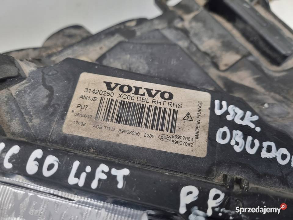 Volvo XC60 1317r LIFT PRZEDNIA LAMPA PRAWA PRAWY Janów
