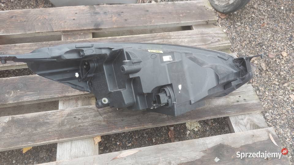 Ford Fiesta MK8 Reflektor Przód Przedni Lewy Iwanowice sprzedam