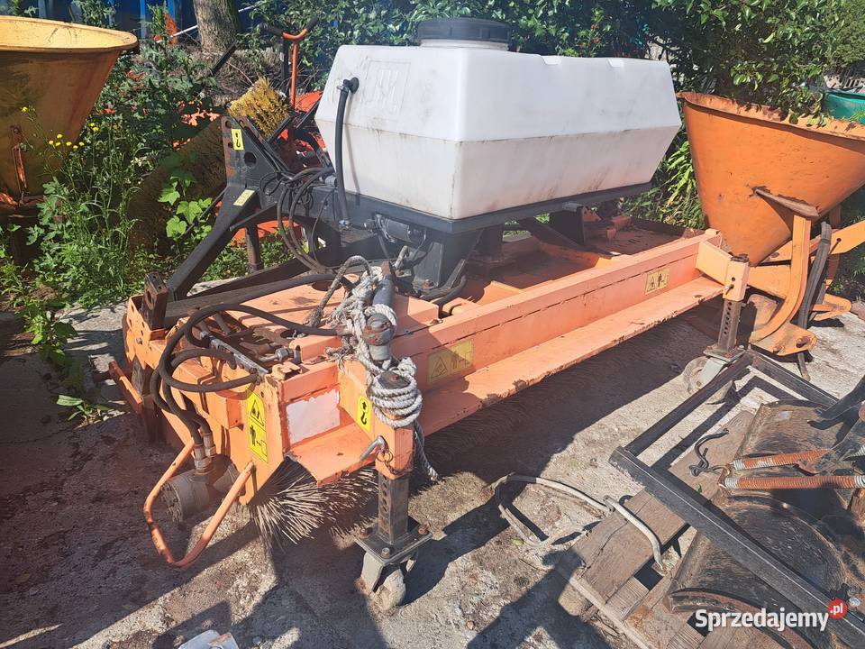 Zamiatarka drogowa komunalna Agata 2000 ze Sochaczew