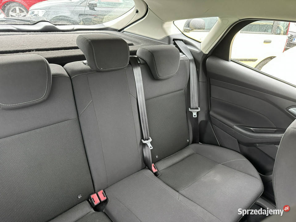 Ford Focus liftingu niezawodny silnik srebrny