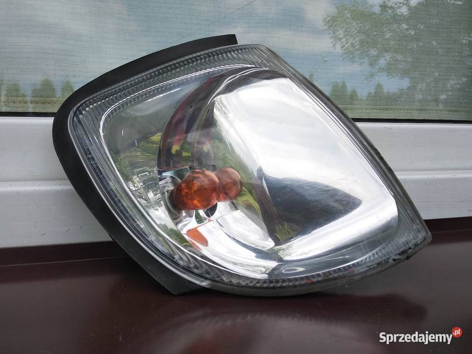 Nissan Terrano II 2 LIFT FL kierunkowskaz łódzkie Sieradz