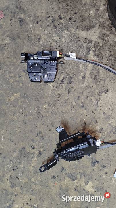 zamek klapy z dociągiem BMW f31 Wołów
