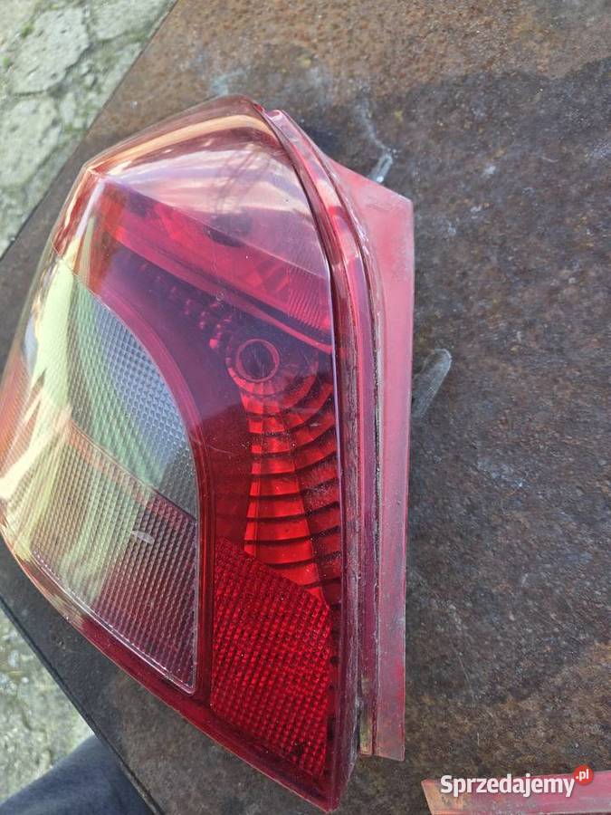 Lampy tylne Toyota Yaris 2 Lampy tylne