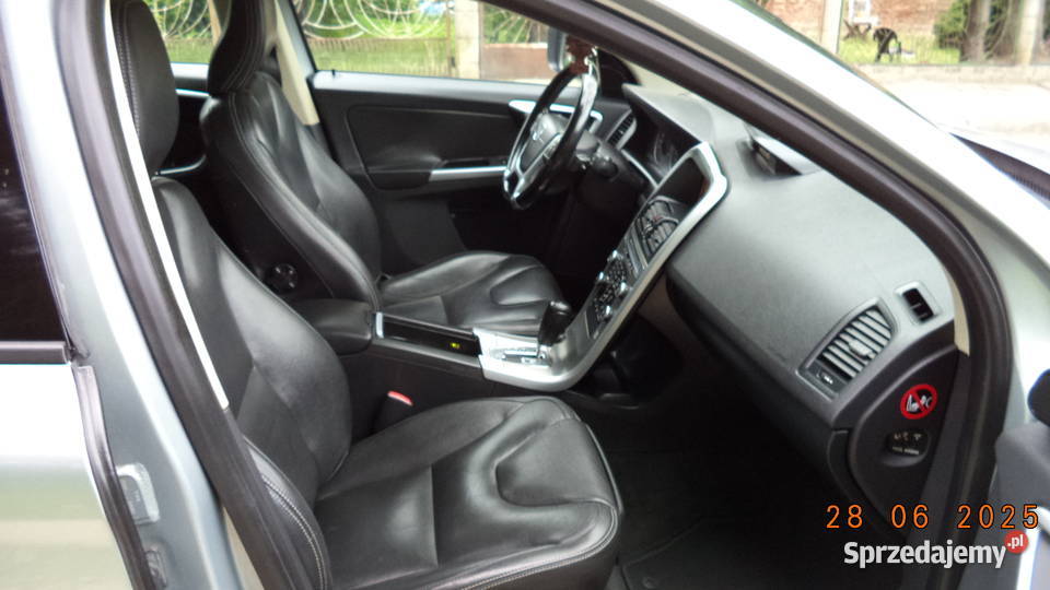 VOLVO XC60 Kinetic skory navi panorama 2cm3 Paczków