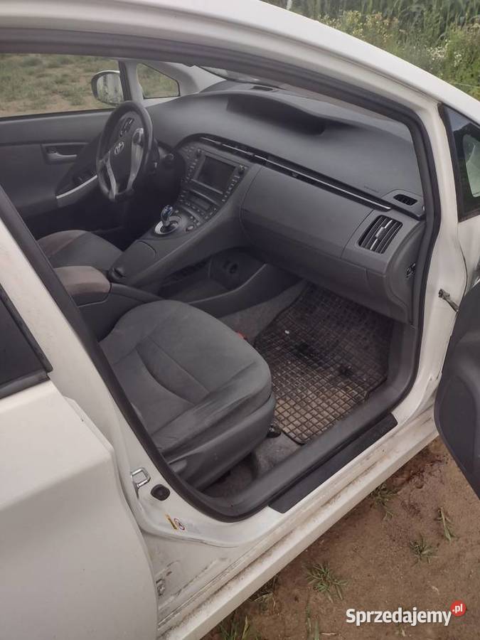 Sprzedam Toyota Prius 3 z 2010 r 18 hybryda 4/5 Pasynki