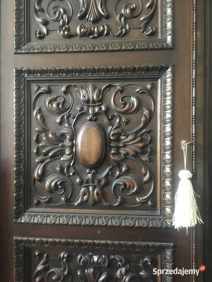 Szafa na lwich łapach z XIX wieku Kąty Wrocławskie