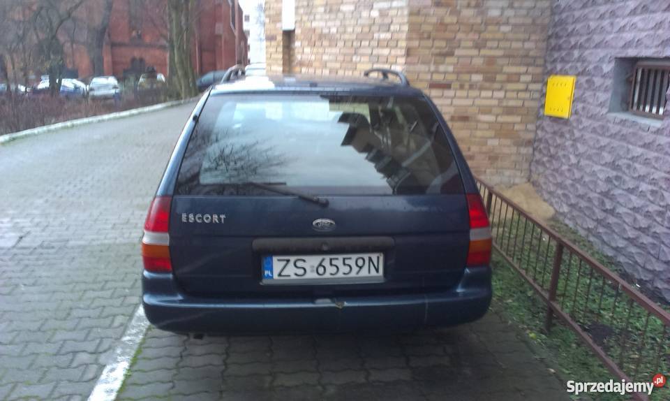 Ford escort kombi 95 14 benzyna z gazem welurowa tapicerka