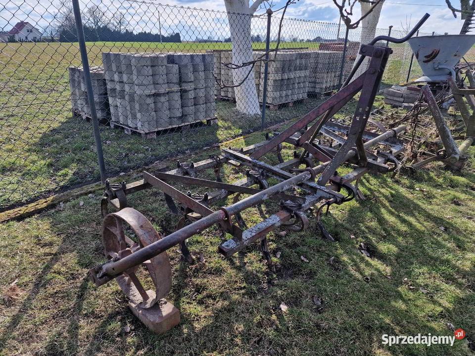 Maszyny rolnicze Kultywator pług rozsiewacz nieuszkodzony śląskie Molna sprzedam