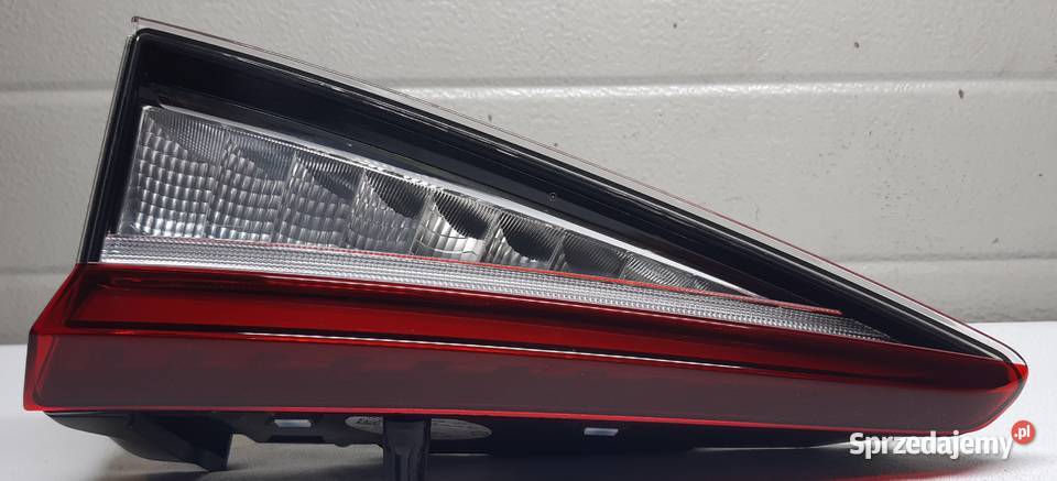 LAMPA TYLNA PRAWA W KLAPĘ LED SKODA ENYAQ