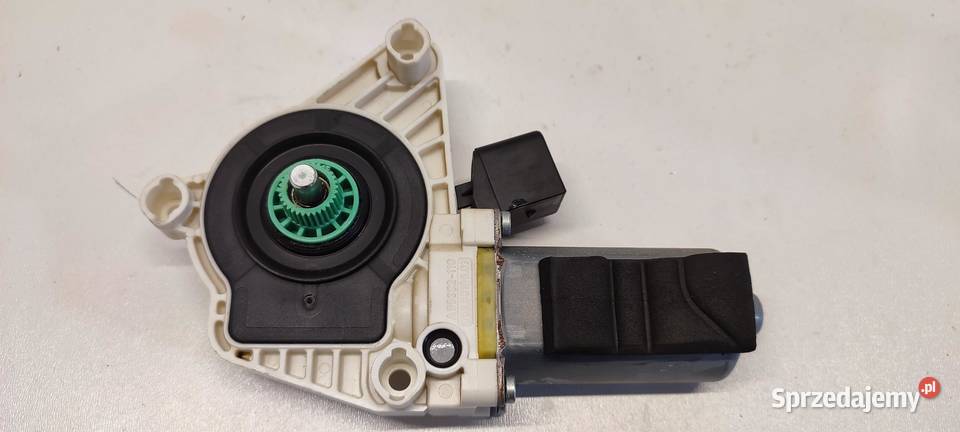 MERCEDES X117 CLA SILNICZEK SZYBY LEWY TYŁ