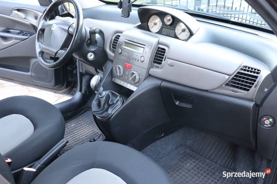 Lancia Ypsilon 12 16V 80 2006 r Poznań