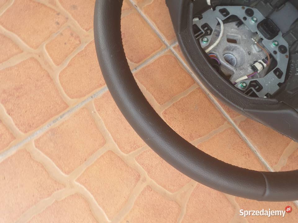 BMW 5 F10 F11 kierownica skórzana multifunkcyjna Motoryzacja