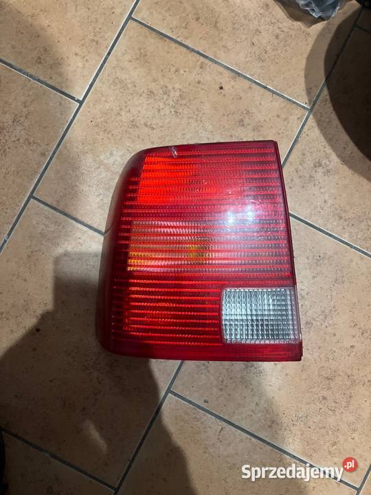 Lampa tyl lewa passat b5 kombi osobowe Lampy tylne Margonin