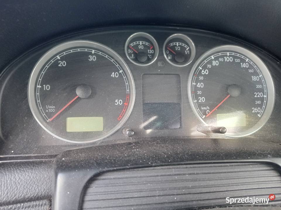 Volkswagen Passat Kombi 19 TDI 96 kW 2001 r Szklarka Myślniewska