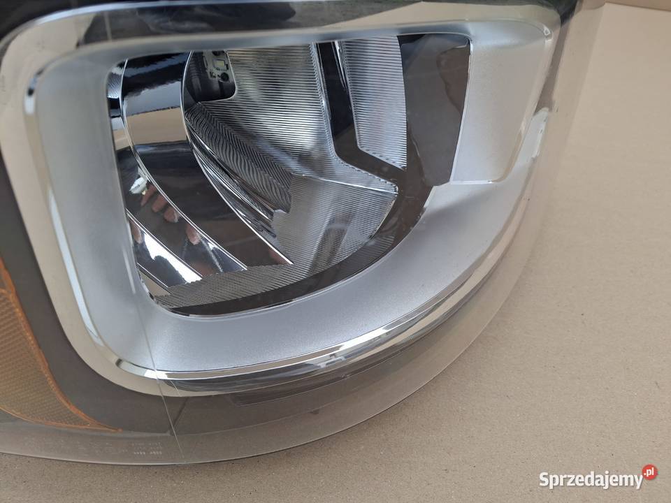 SCANIA R S NGS REFLEKTOR PRAWY FULL LED LAMPA Bieleń