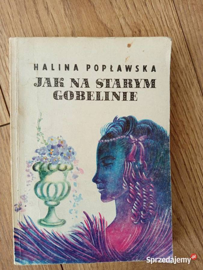 Halina Popławska na starym gobelinie Serock