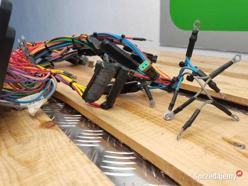 Panel bezpieczników z wiązką Cat E325D