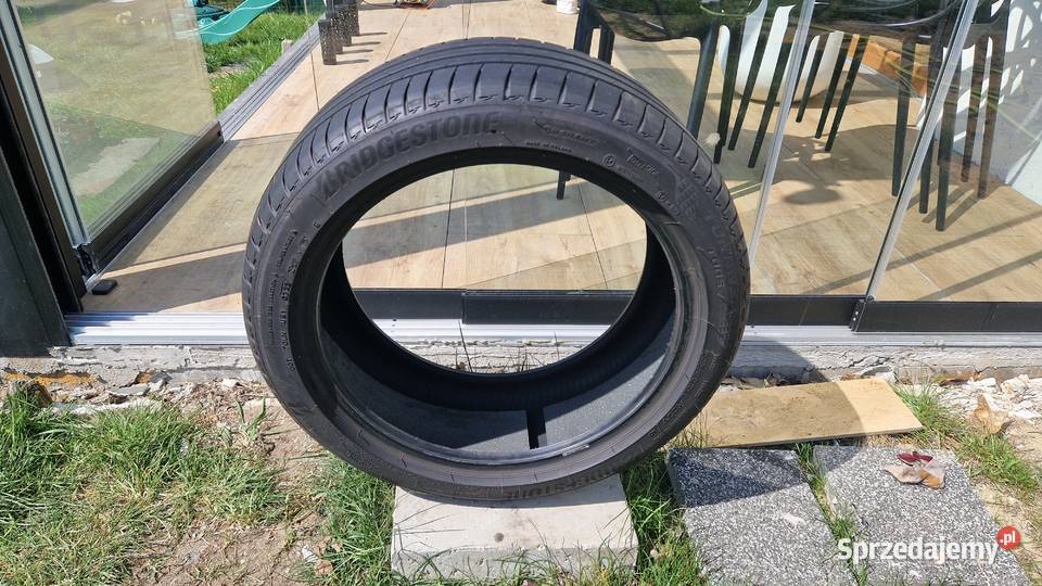 Bridgestone 24545R19Opony letnie 2 sztukiBieżnik
