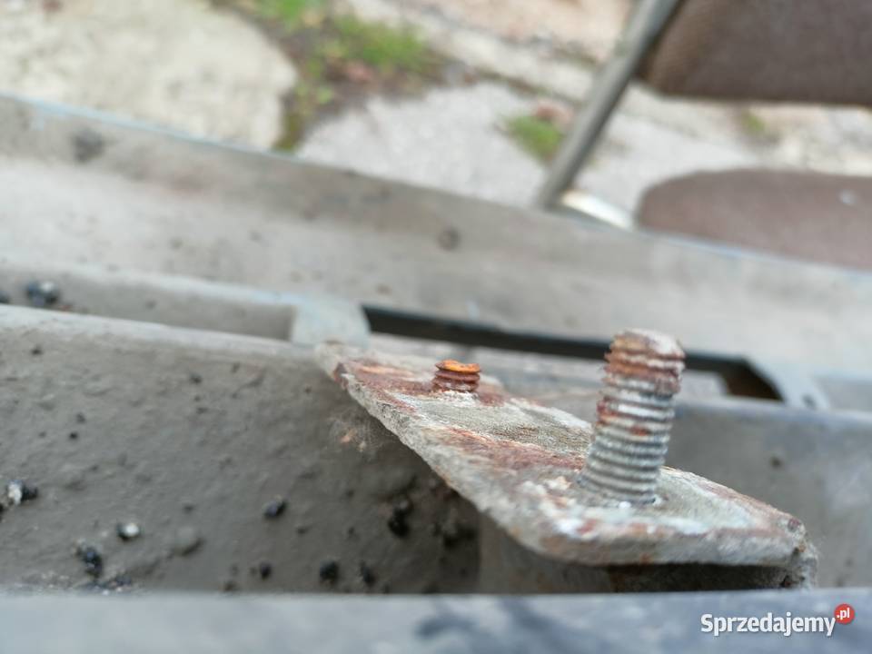Mercedes 190 W201 zderzak przedni szeroka listwa