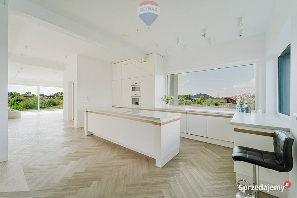 Nowoczesna willa z prywatną plażą Nieruchomości Prądocin