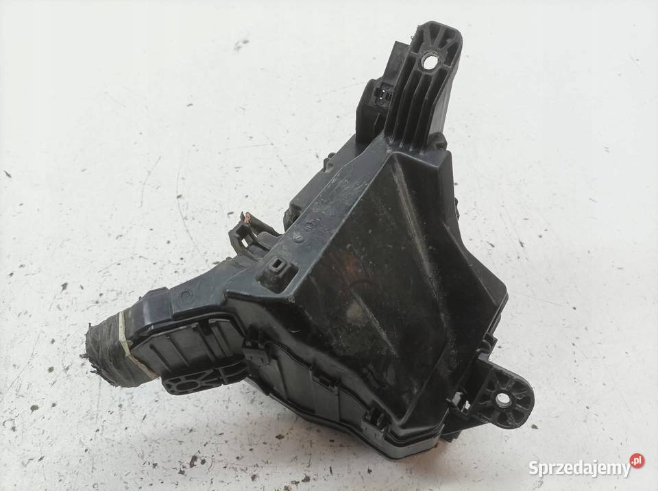 SKRZYNKA BEZPIECZNIKÓW 13 B 99 Toyota VersoS I Rok produkcji 2011 Motoryzacja