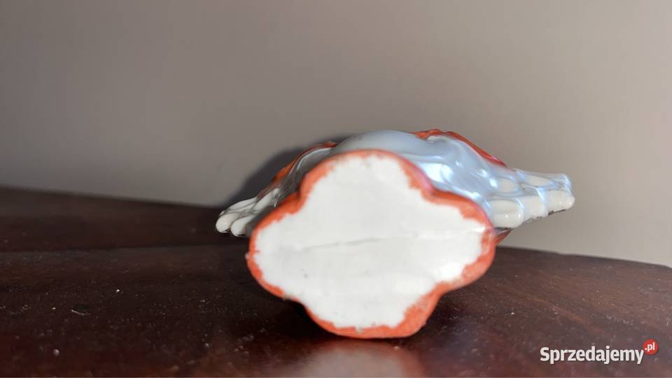 Amfora wazon finezyjna Ze sceną dworską Porcelana i szkło pomorskie sprzedam