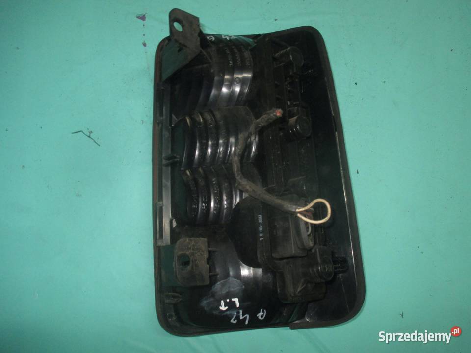 VOLKSWAGEN CADDY III 10r lampa lewa tył sprzedam