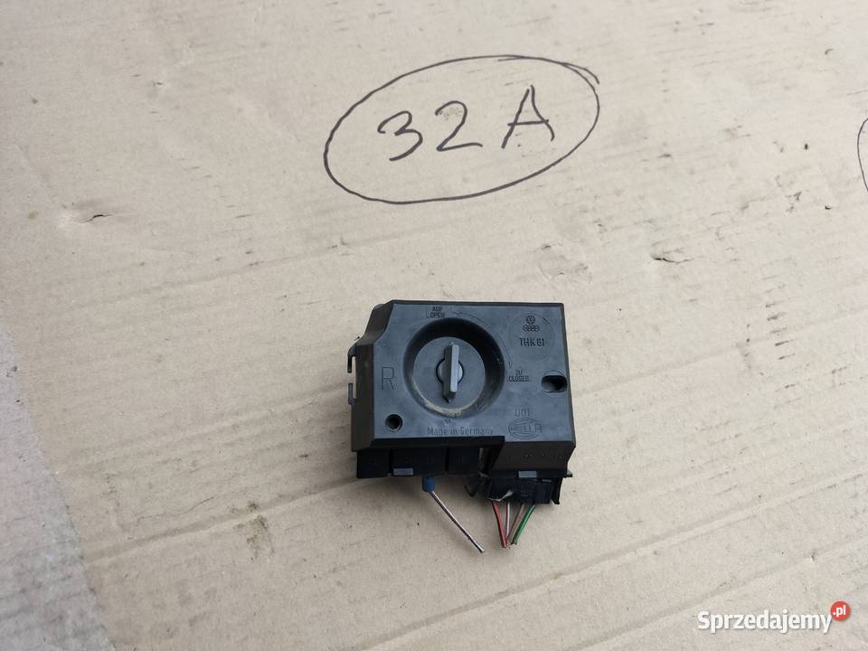 AUDI 80 B4 80B4 PRAWA OPRAWKA ŻARÓWEK ŻARÓWKI prawe Kamień-Kolonia