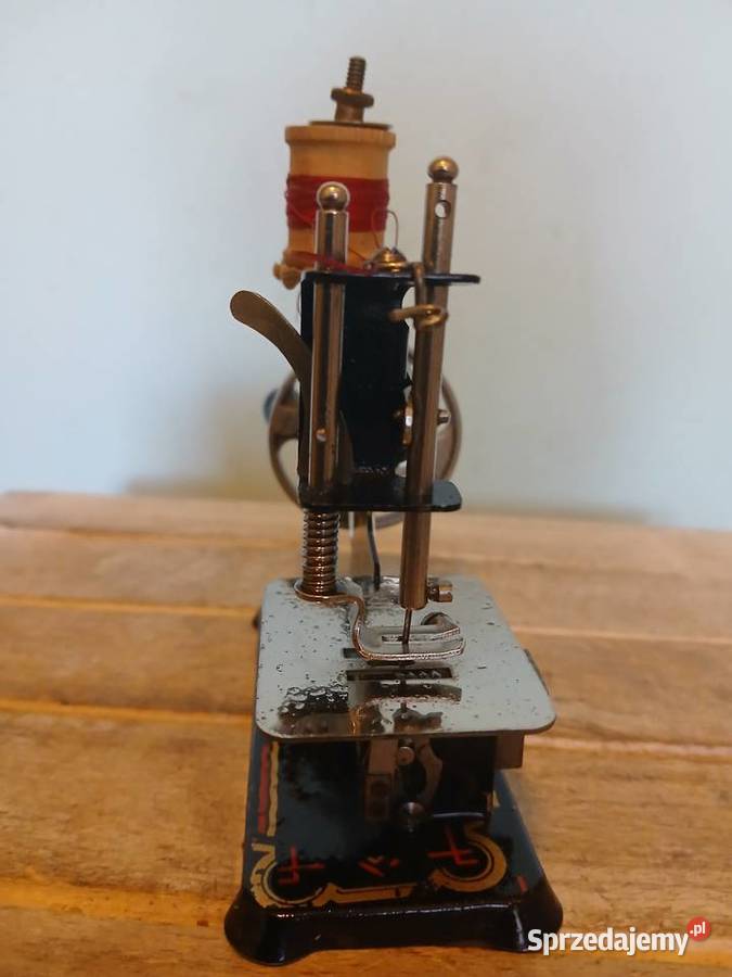 Zabytkowa miniaturowa maszyna do szycia