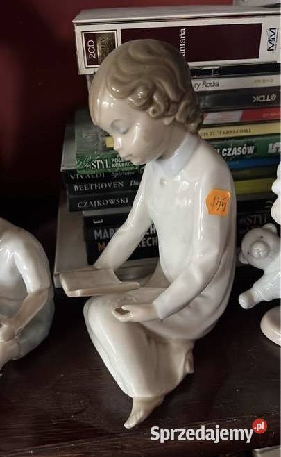 Figurka chłopca czytającego Lladro Zaphir Made Gdańsk