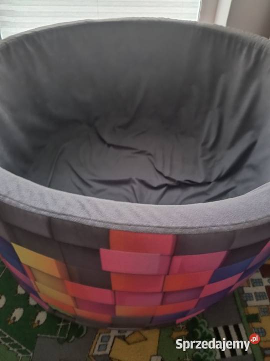 Suchy basen z piłkami dzieci stan 2 lata+