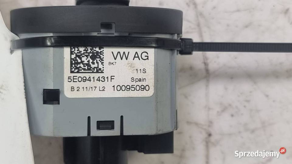 WŁĄCZNIK ŚWIATEŁ SKODA OCTAVIA III 5E0941431F osobowe Pozostałe Lipno