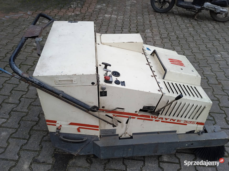 Zamiatarka samojezdna spalinowa do kostki betonu Piękna Góra