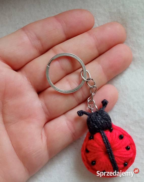 Biedronka wykonana na szydełku brelok