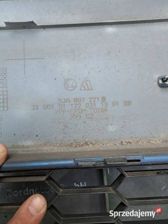 Zderzak przód przedni skoda Rapid 5JA807221B sprzedam
