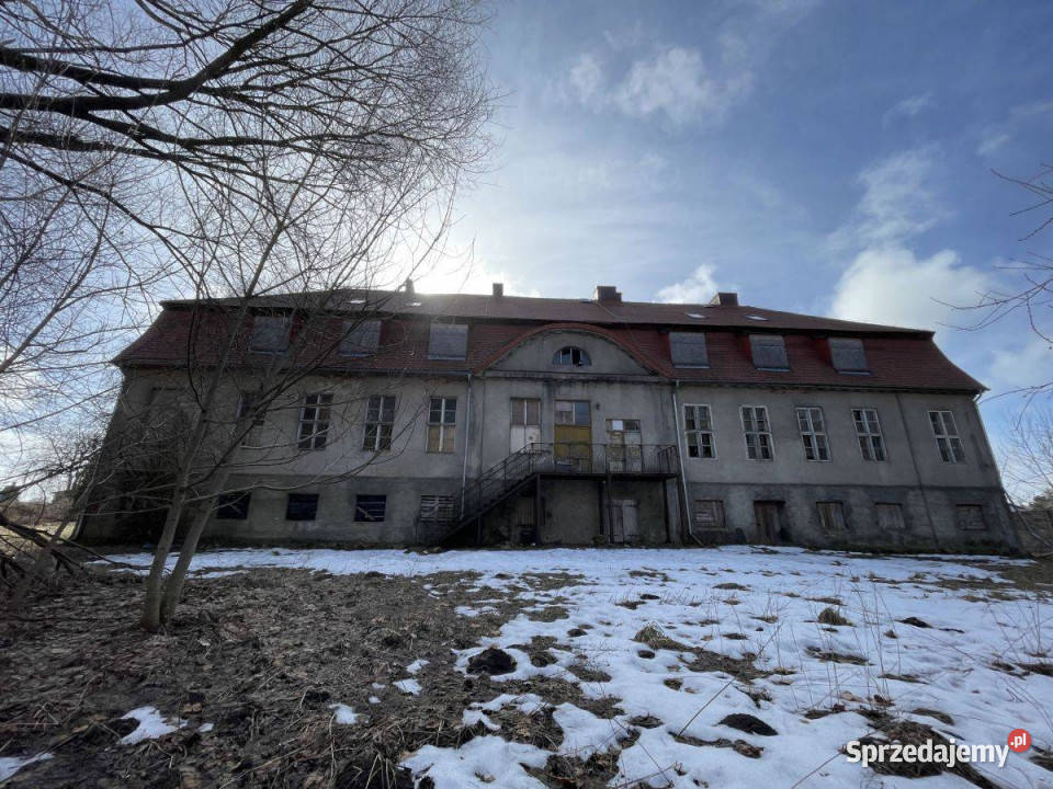 Na sprzedaż Zabytkowy Pałac z dużą działką Skórzyno