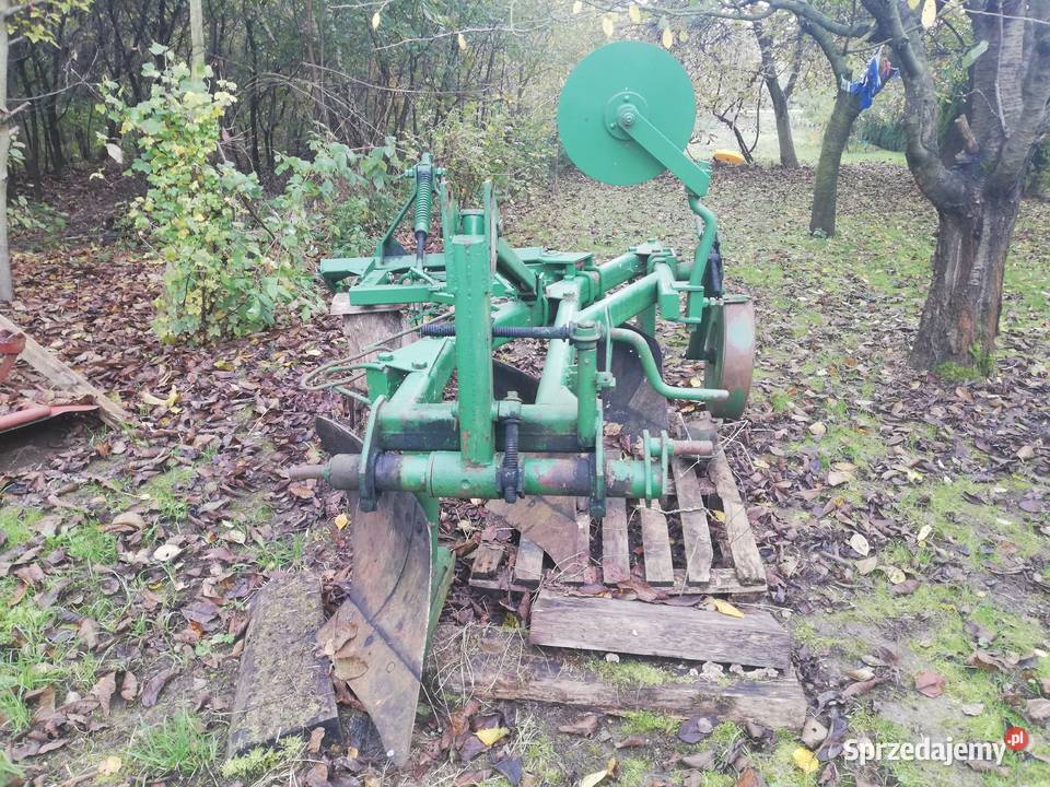 PŁUG 3 SKIBOWY Z KOLCZATKĄ Pługi