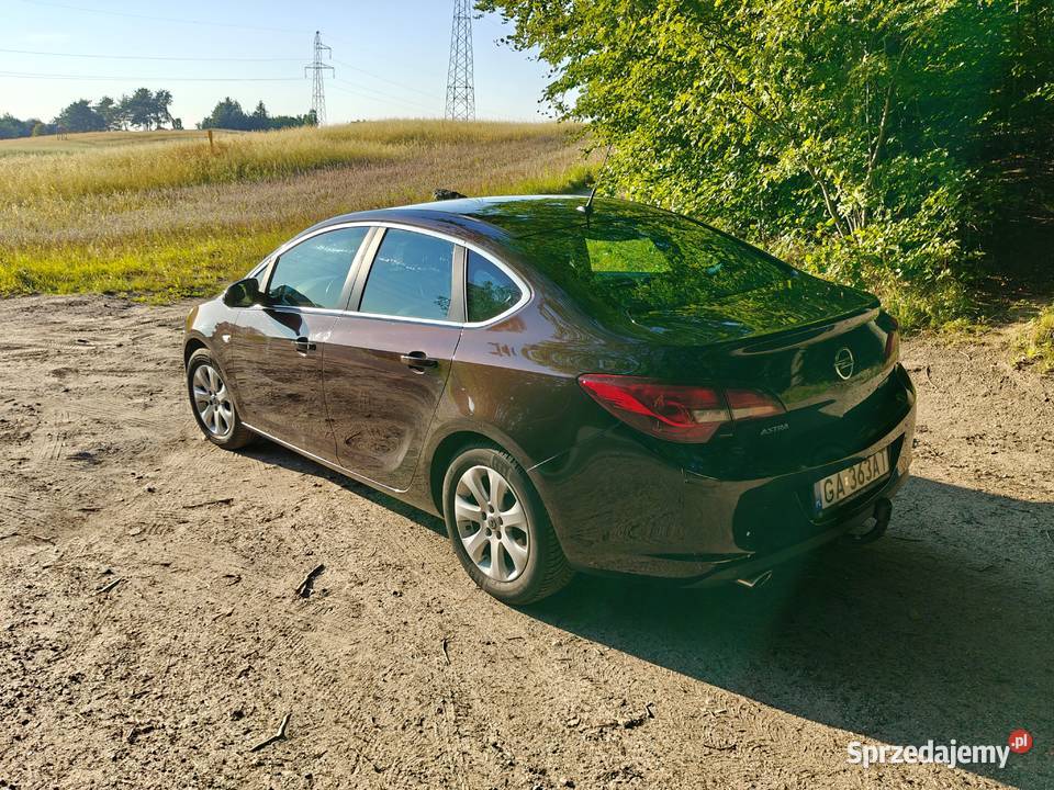 Opel Astra J sedan 14 turbo LPG 140 Gdynia