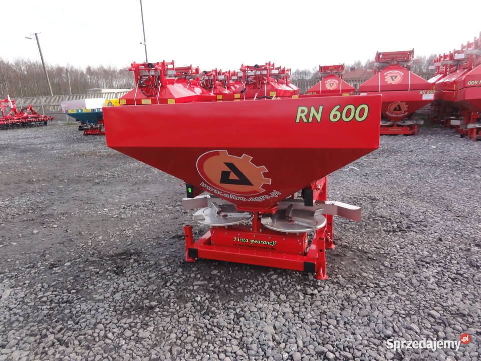 Rozsiewacz nawozu z siewem granicznym 600l 800l Nałęczów