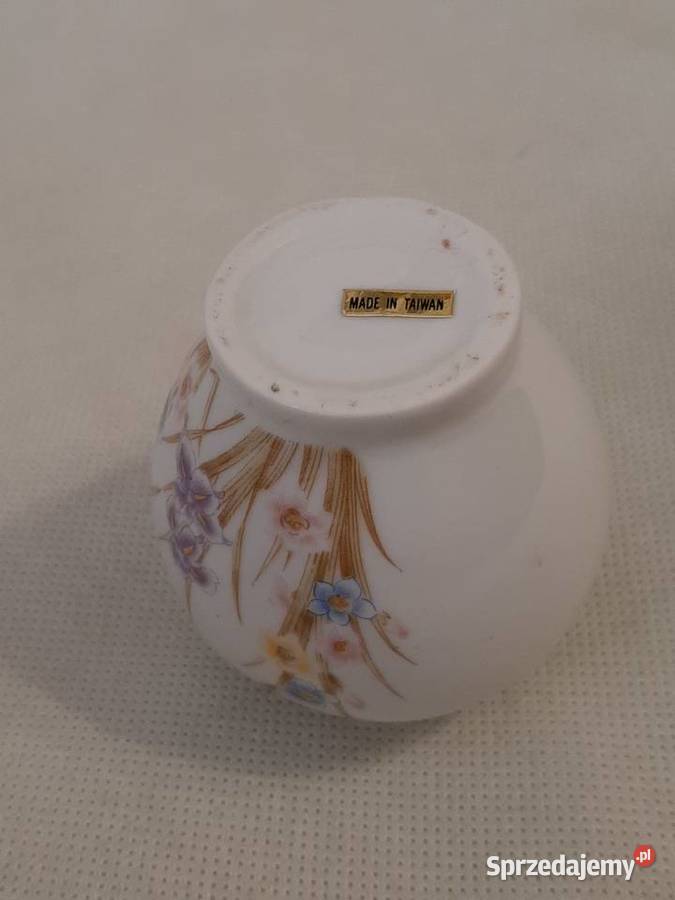 Piękny porcelanowy wazonik Made in Taiwan Inowrocław