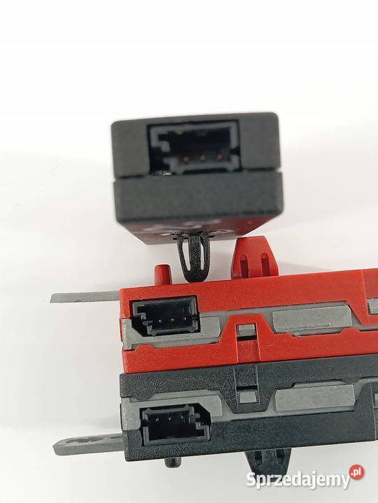 WZMACNIACZ KOMPLET 7CP118C847EA 31282107 Wyposażenie elektryczne sprzedam