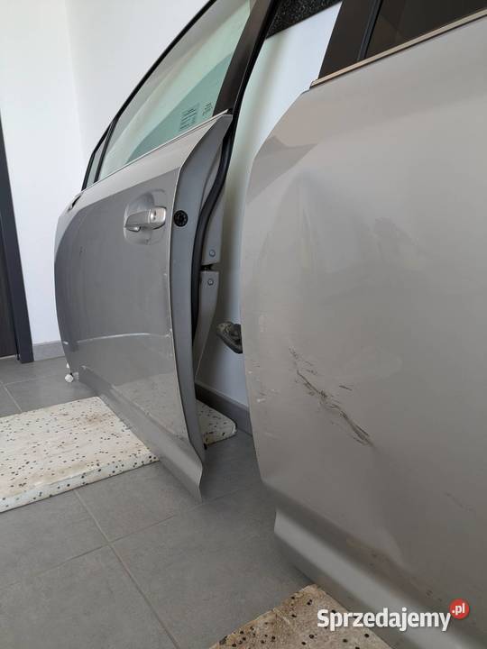 Drzwi lewe przód tył srebrny metalik 1F7 Toyota Zamość