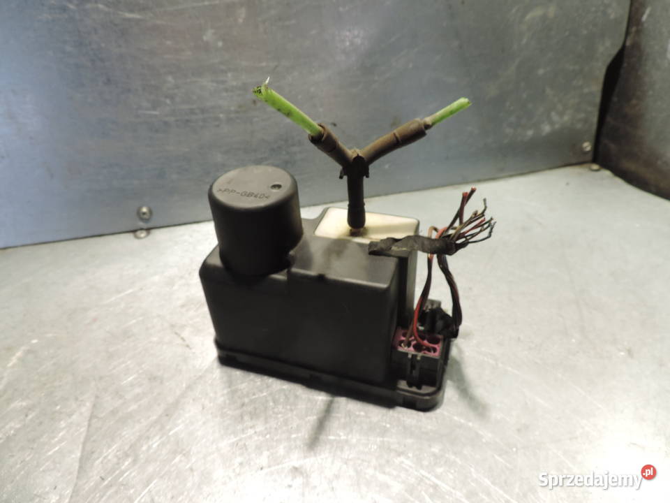 AUDI A4 B5 80 B4 POMPKA ZAMKA CENTRALNEGO Rok produkcji 1996 Nowy Sącz