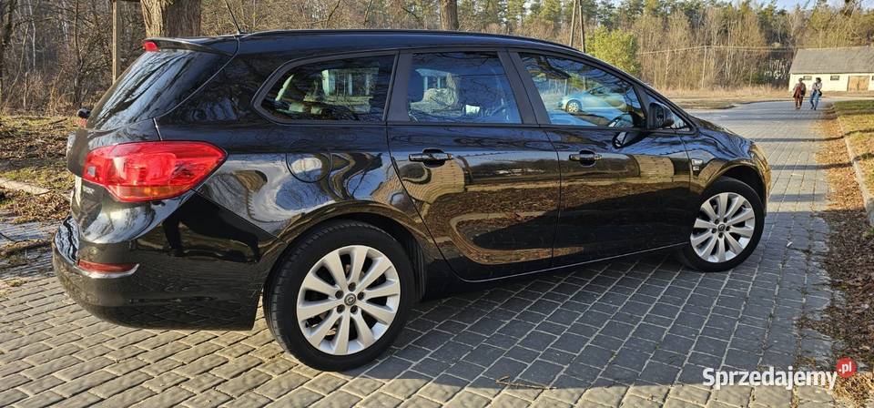 posiadam świeżo sprowadzony Opel Astra J 14 gniazdo USB Astra