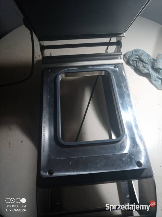 Zgrzewarka do pojemników z matrycą