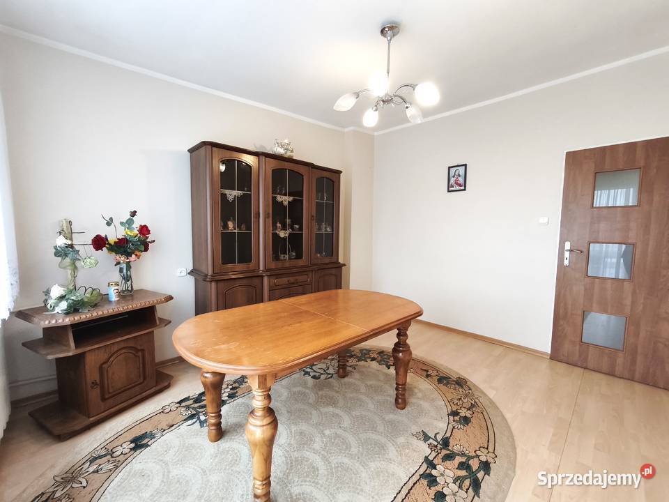 Z dużą piwnicą i garażem w balkon Dzięcielec